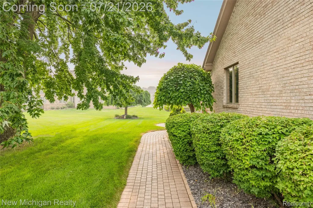 49787 Lakebridge Drive Shelby Charter Township MI 48315