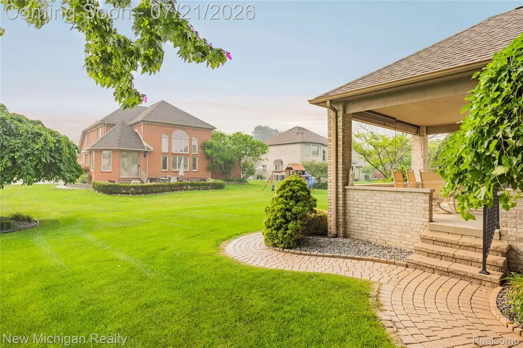 49787 Lakebridge Drive Shelby Charter Township MI 48315