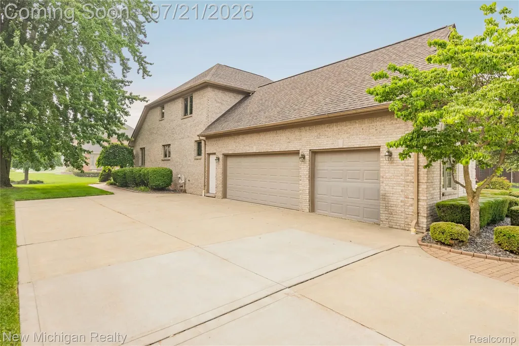 49787 Lakebridge Drive Shelby Charter Township MI 48315