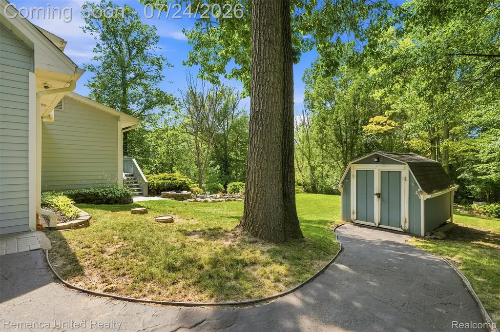 11922 Cody Creek Court Green Oak Township MI 48178