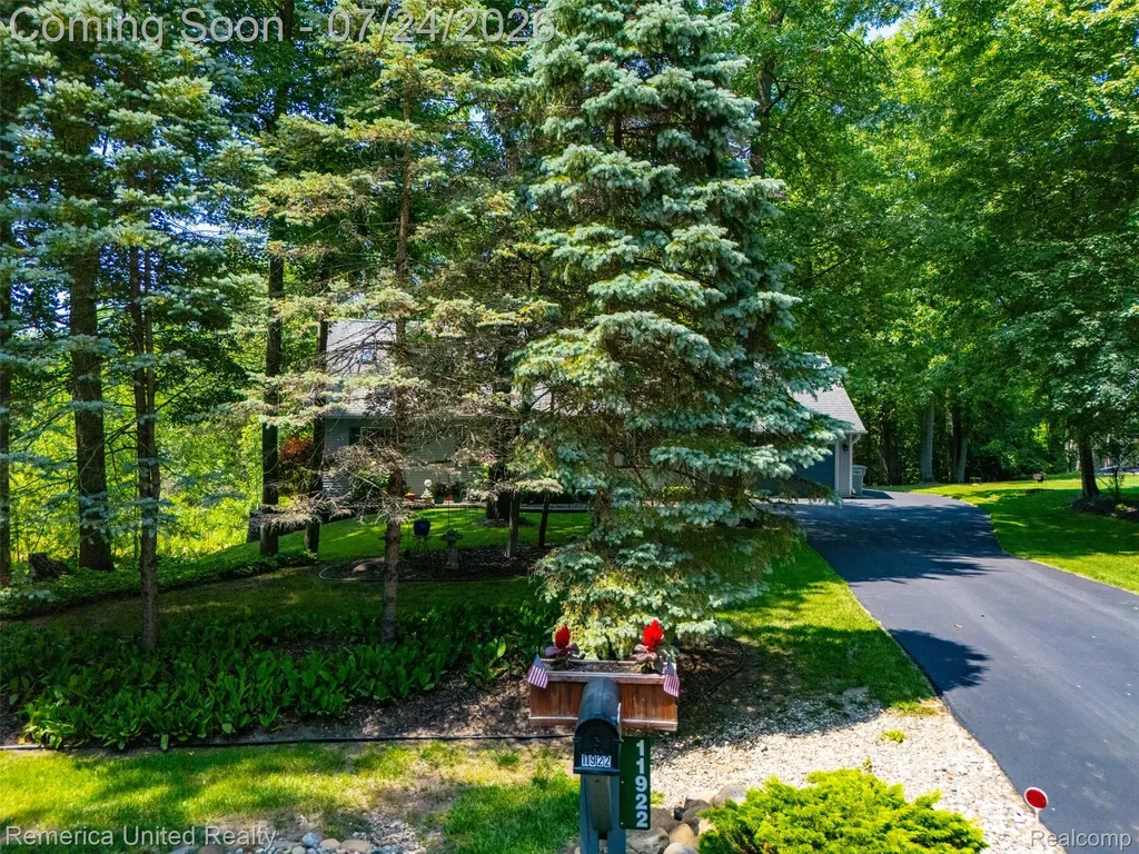11922 Cody Creek Court Green Oak Township MI 48178