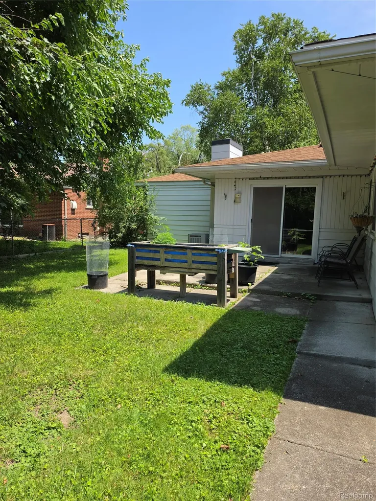 9971 Merriman Road Livonia City MI 48150