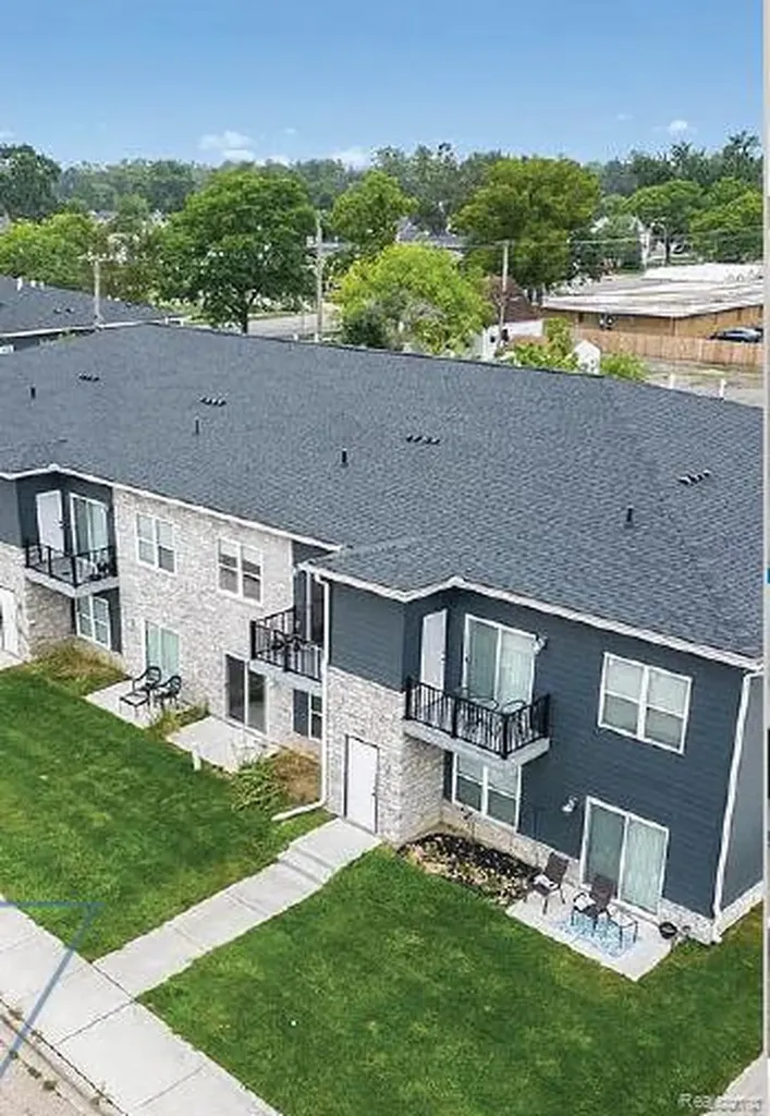 1241 E Woodward Heights Boulevard Hazel Park City MI 48030