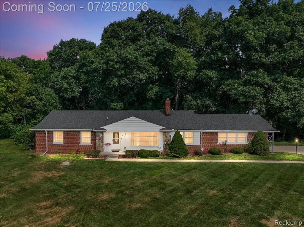 24800 N Cromwell Drive Franklin Village MI 48025