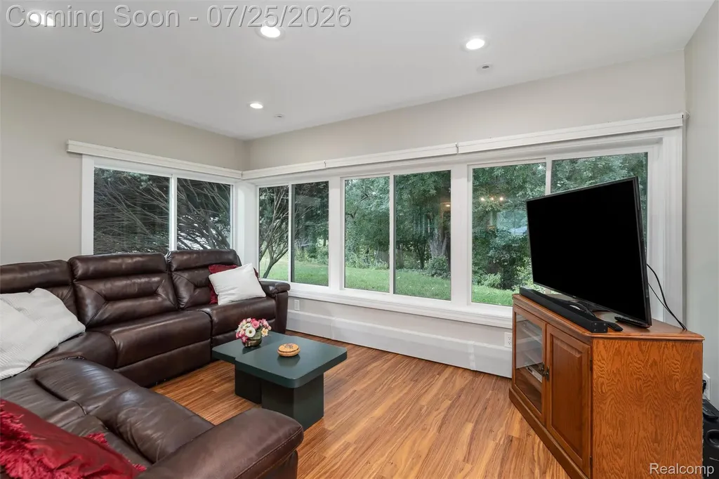 24800 N Cromwell Drive Franklin Village MI 48025