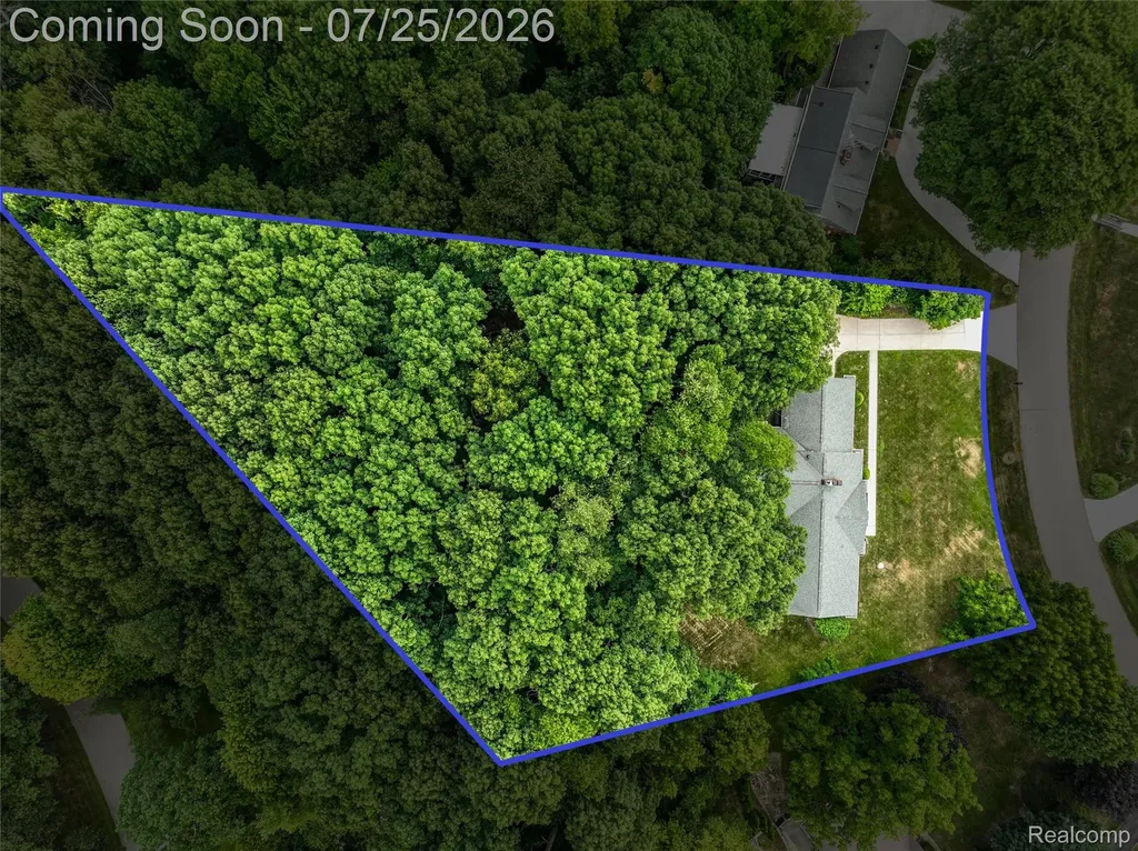 24800 N Cromwell Drive Franklin Village MI 48025