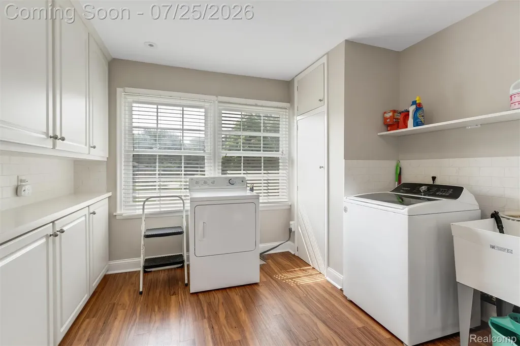 24800 N Cromwell Drive Franklin Village MI 48025