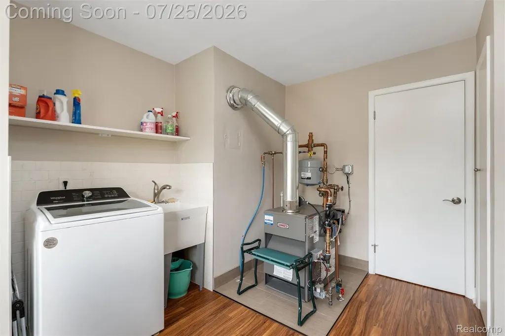 24800 N Cromwell Drive Franklin Village MI 48025