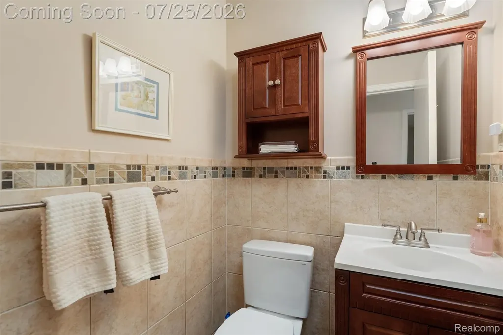 24800 N Cromwell Drive Franklin Village MI 48025