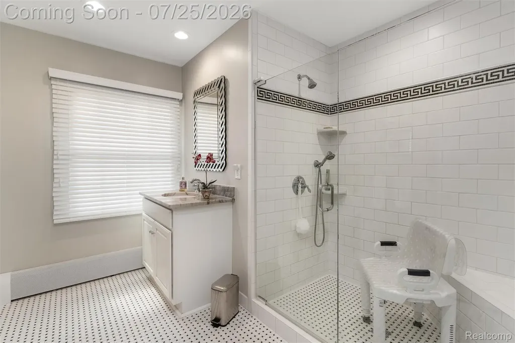 24800 N Cromwell Drive Franklin Village MI 48025