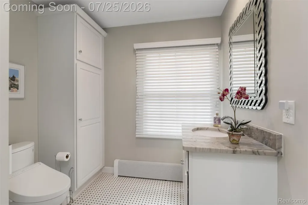 24800 N Cromwell Drive Franklin Village MI 48025