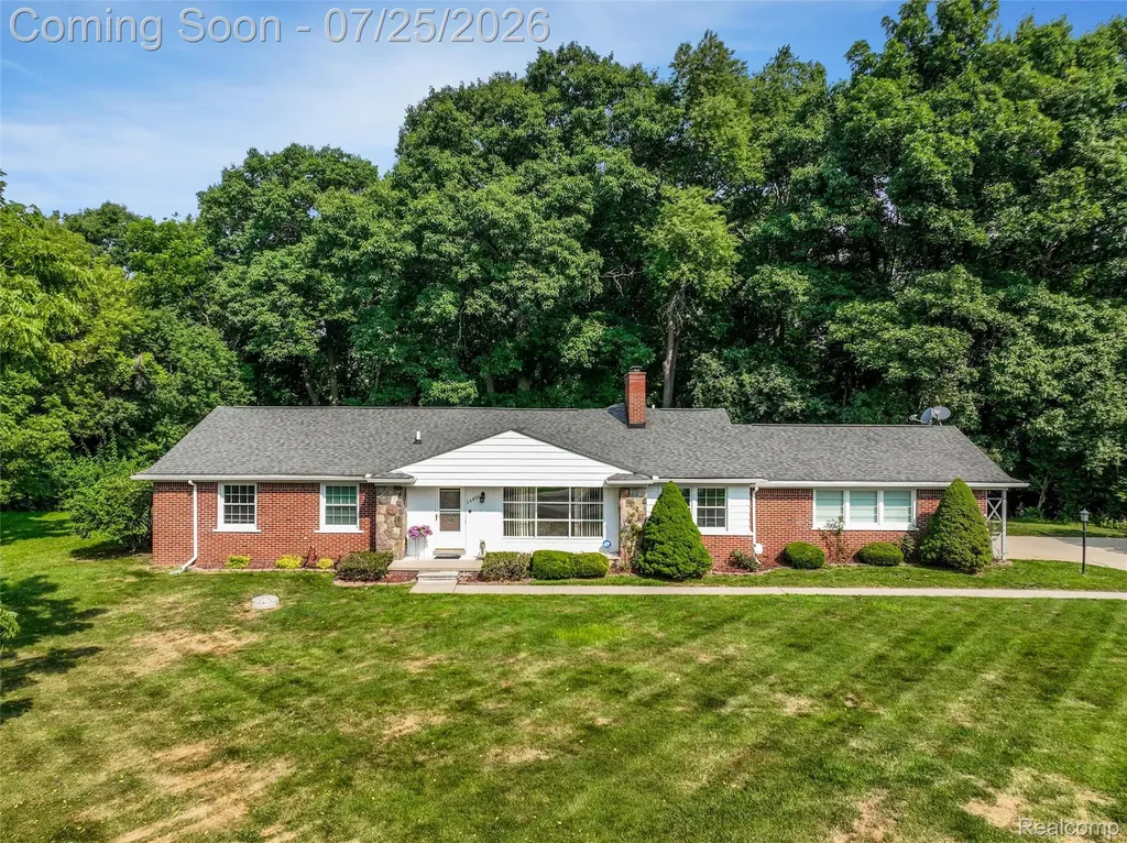 24800 N Cromwell Drive Franklin Village MI 48025