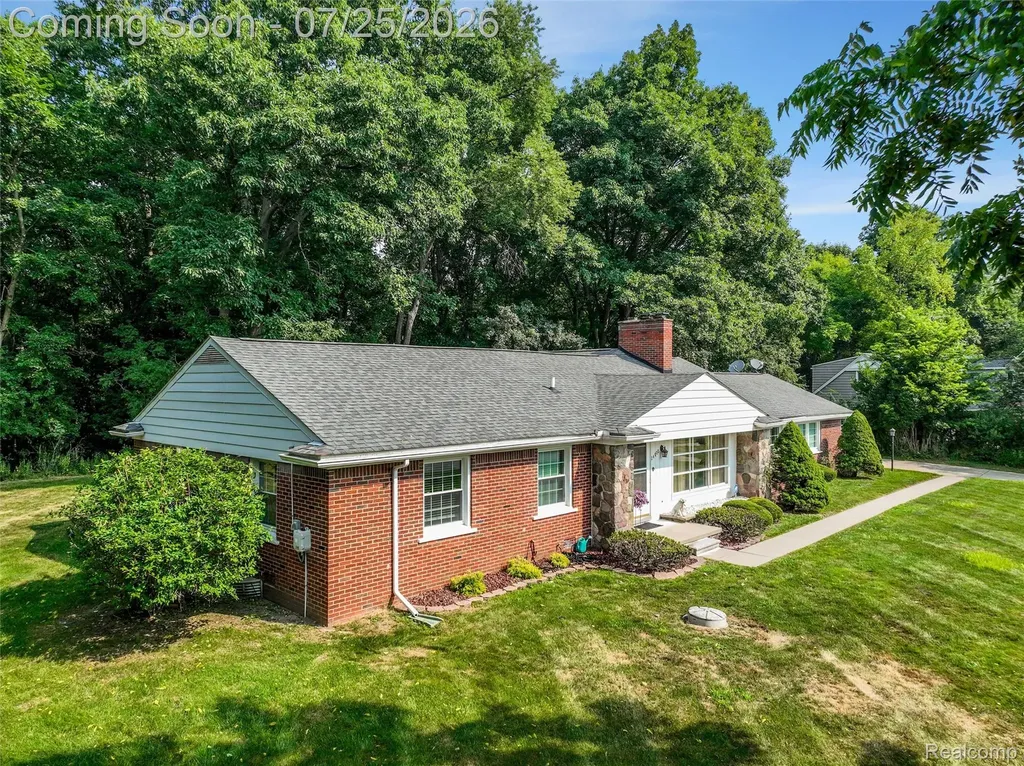 24800 N Cromwell Drive Franklin Village MI 48025