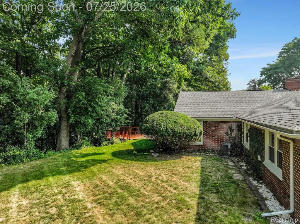 24800 N Cromwell Drive Franklin Village MI 48025