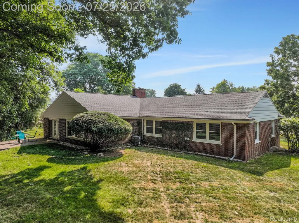 24800 N Cromwell Drive Franklin Village MI 48025