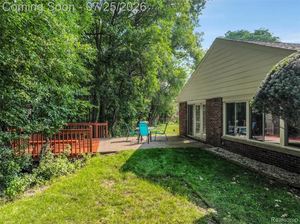 24800 N Cromwell Drive Franklin Village MI 48025