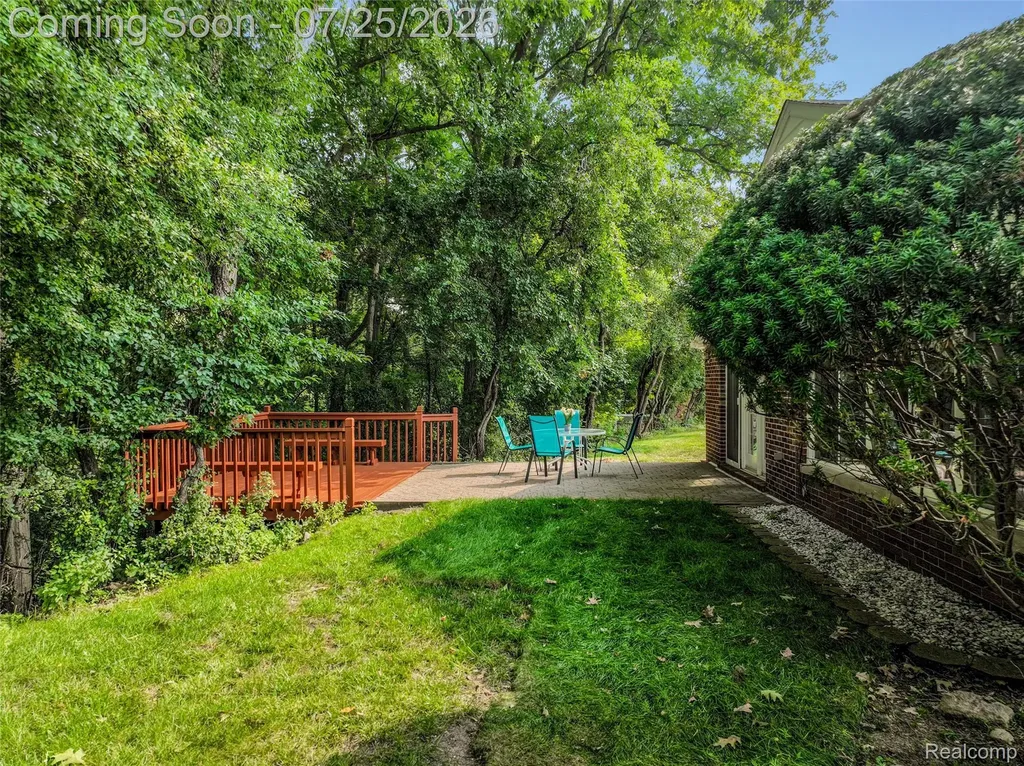 24800 N Cromwell Drive Franklin Village MI 48025