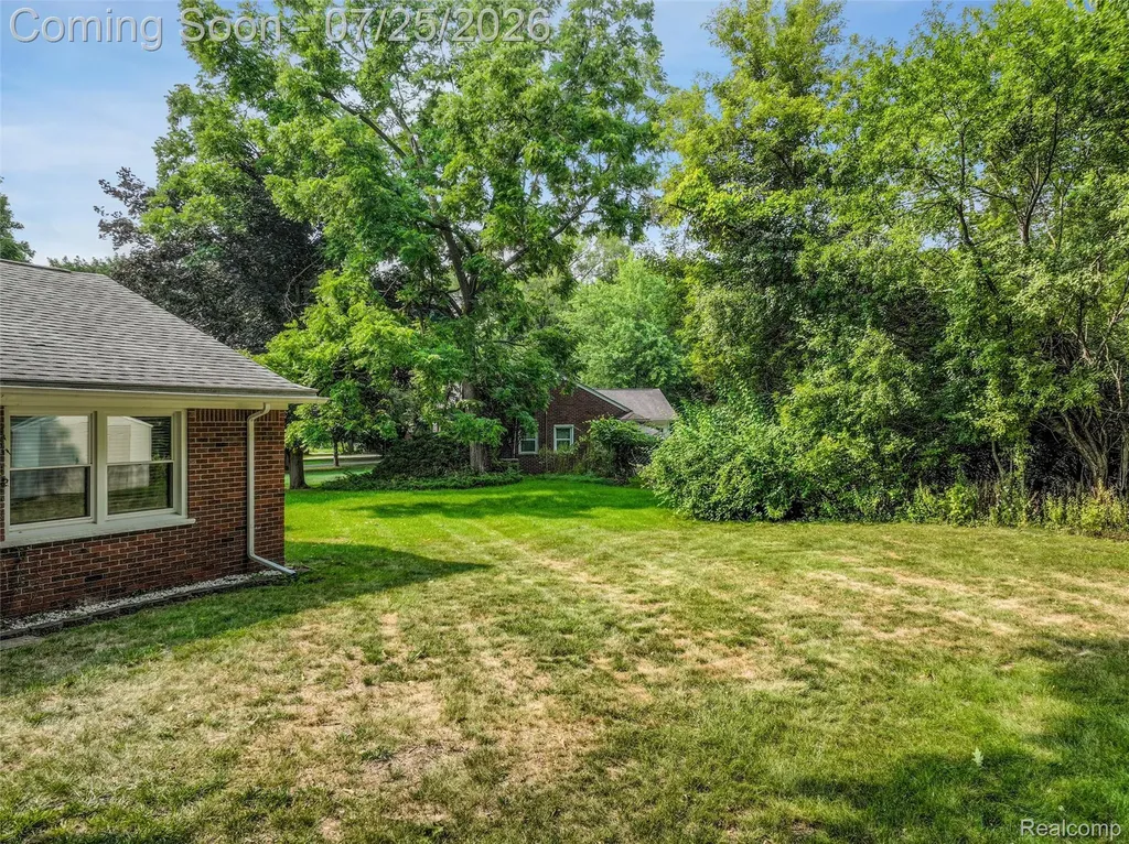 24800 N Cromwell Drive Franklin Village MI 48025