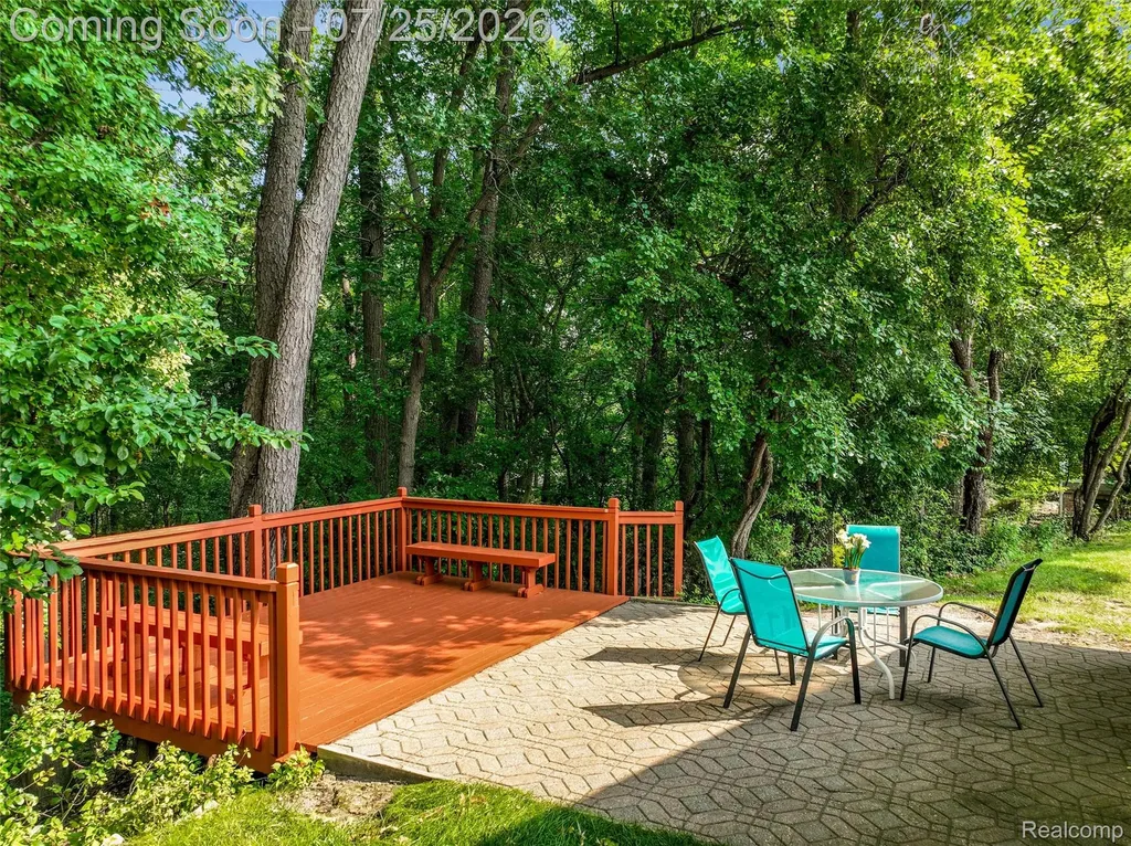 24800 N Cromwell Drive Franklin Village MI 48025