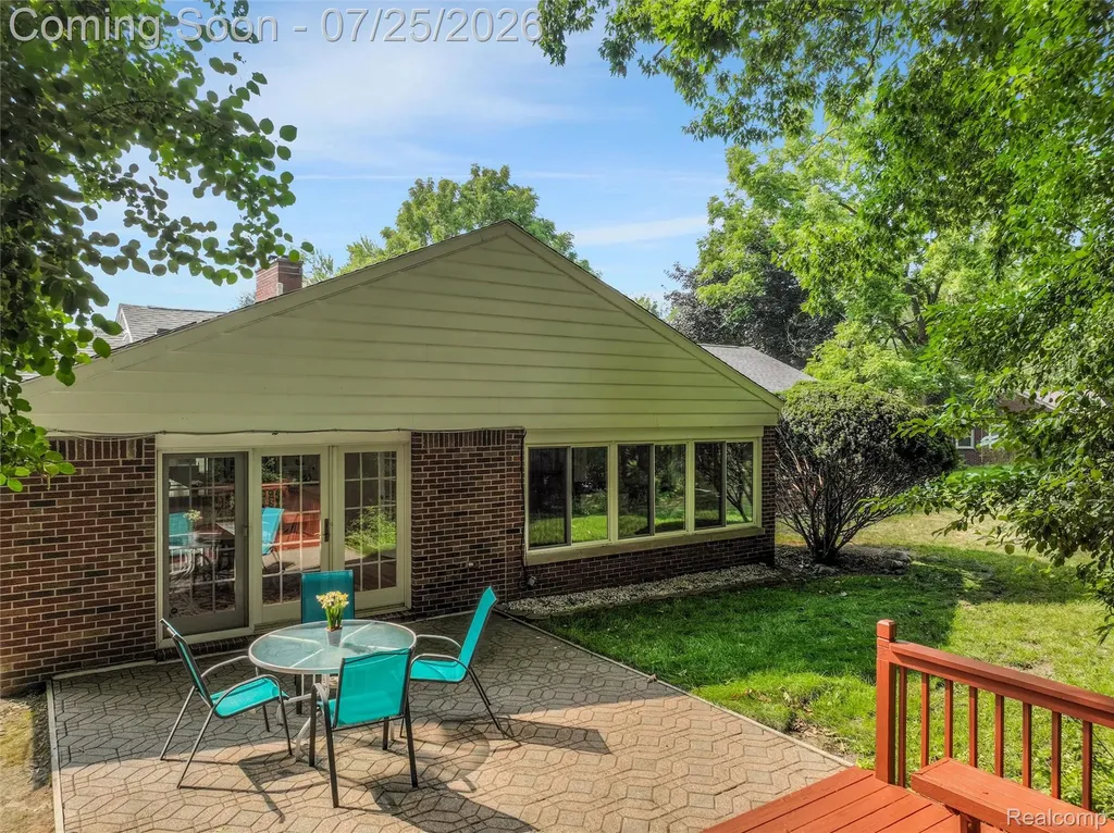 24800 N Cromwell Drive Franklin Village MI 48025