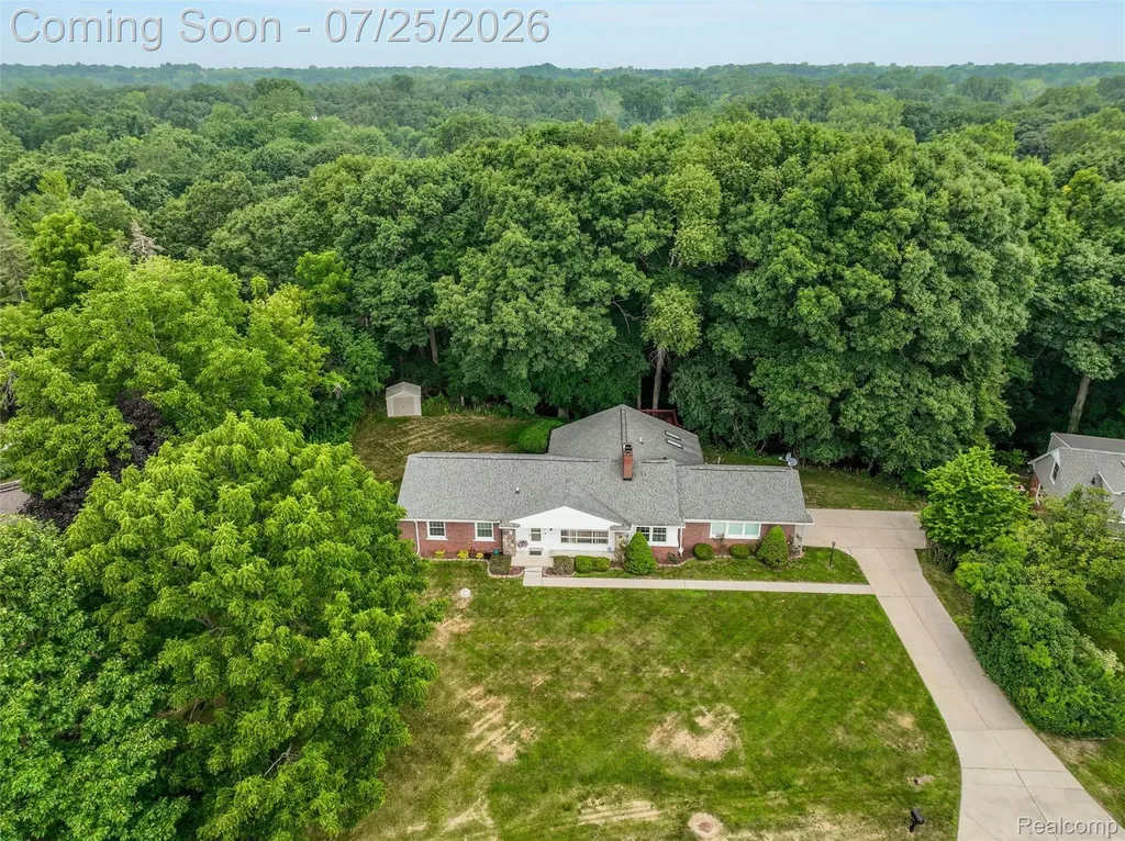 24800 N Cromwell Drive Franklin Village MI 48025