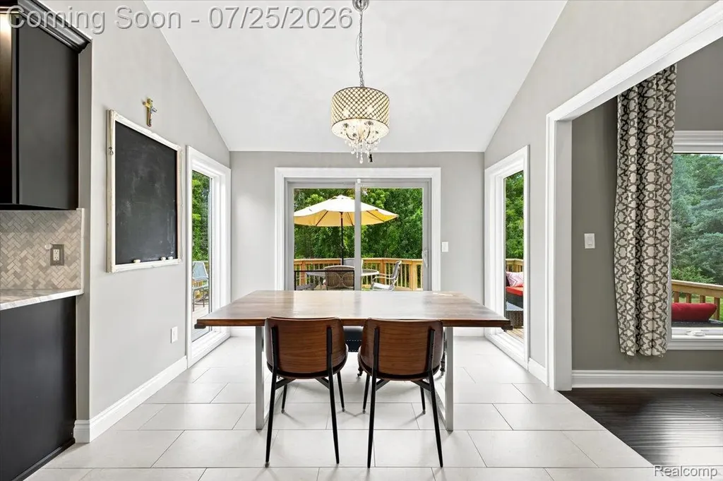 61076 Miriam Drive Washington Township MI 48094
