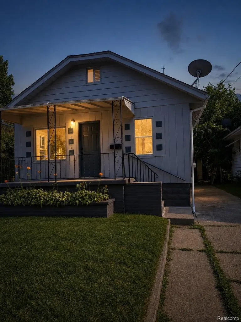 741 Freeman Avenue Flint City MI 48507