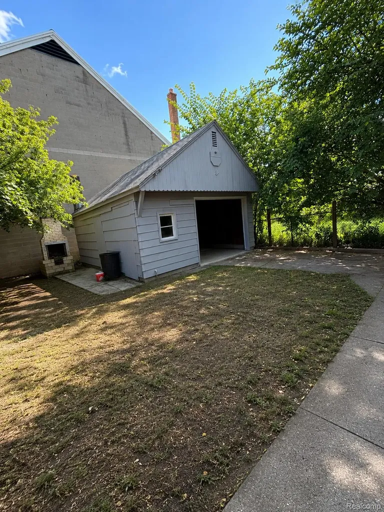 741 Freeman Avenue Flint City MI 48507