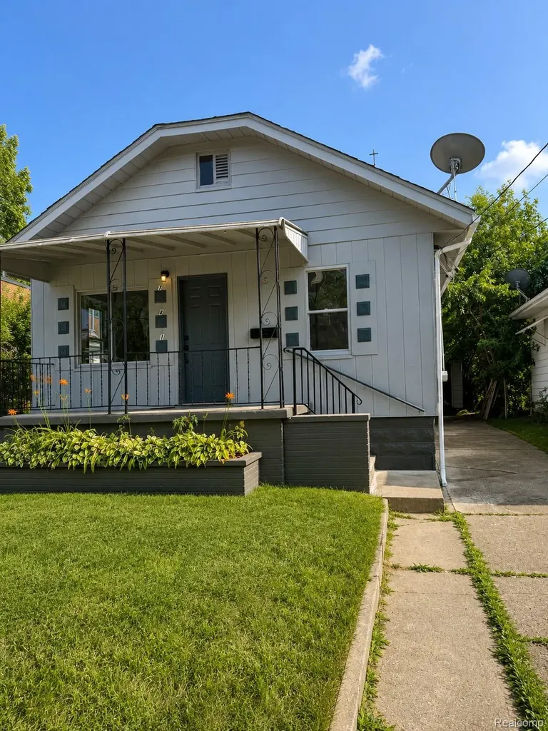 741 Freeman Avenue Flint City MI 48507