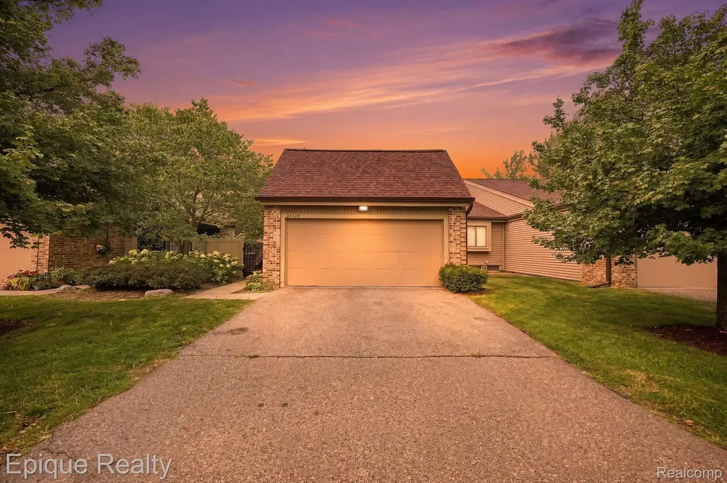 27328 Apple Blossom Lane Southfield City MI 48034
