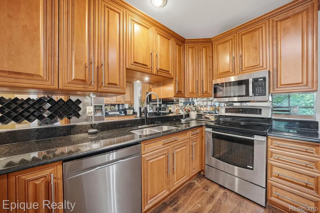 27328 Apple Blossom Lane Southfield City MI 48034