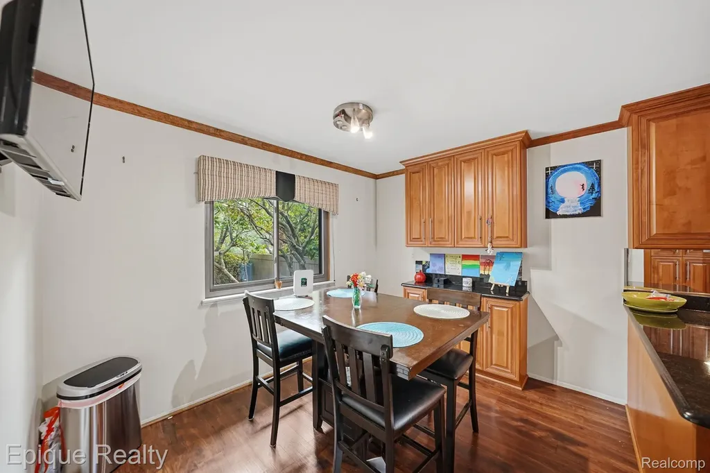 27328 Apple Blossom Lane Southfield City MI 48034