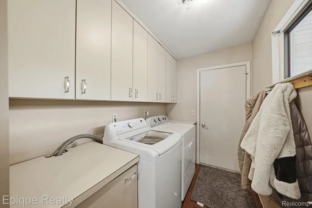 27328 Apple Blossom Lane Southfield City MI 48034