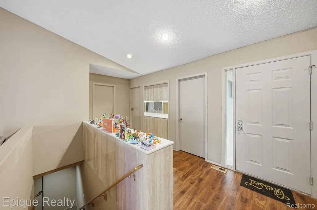 27328 Apple Blossom Lane Southfield City MI 48034