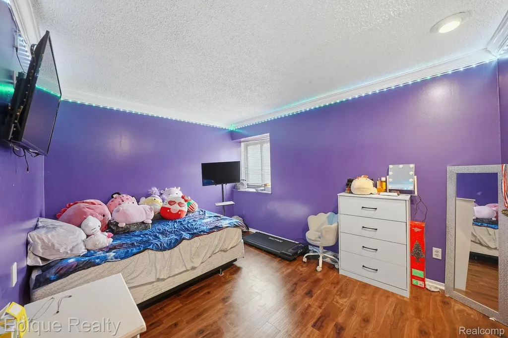 27328 Apple Blossom Lane Southfield City MI 48034