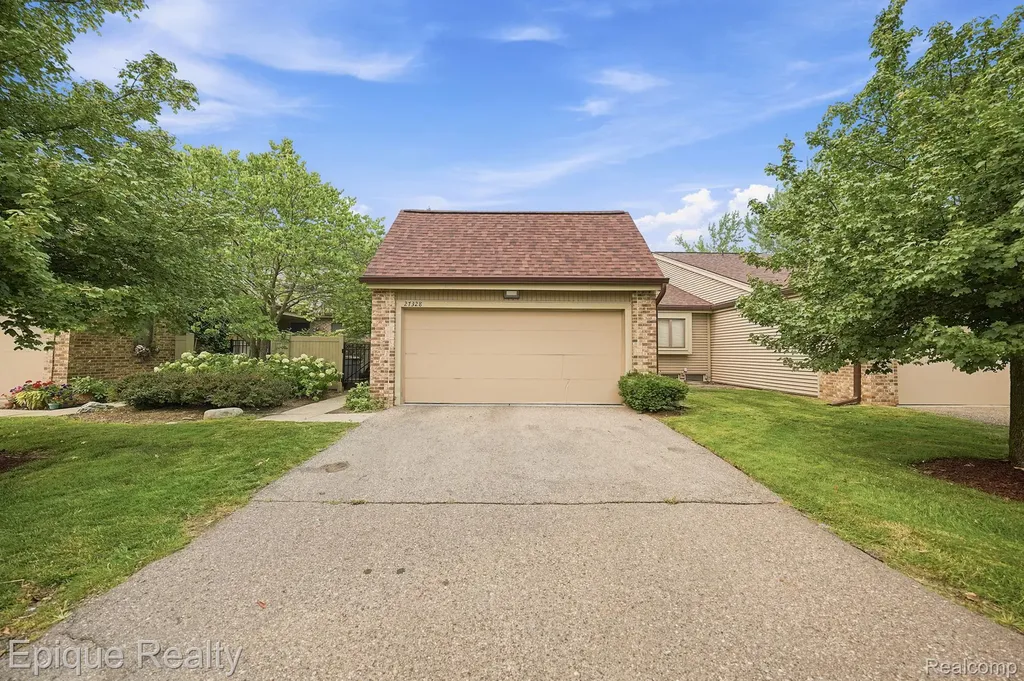 27328 Apple Blossom Lane Southfield City MI 48034