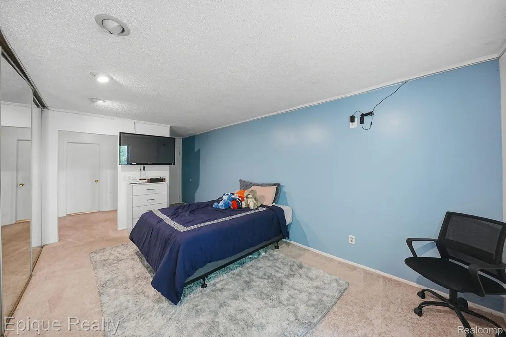 27328 Apple Blossom Lane Southfield City MI 48034
