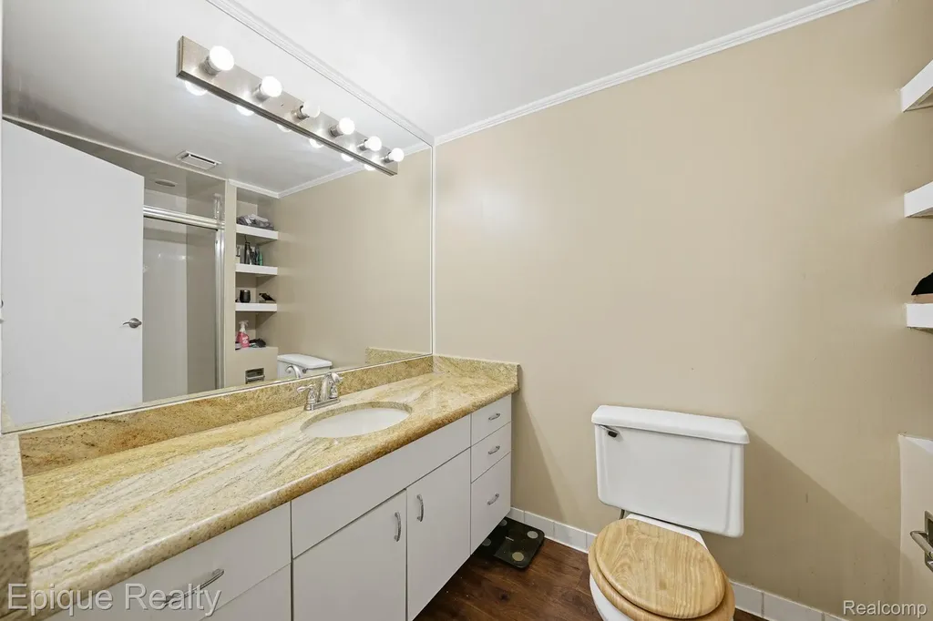 27328 Apple Blossom Lane Southfield City MI 48034