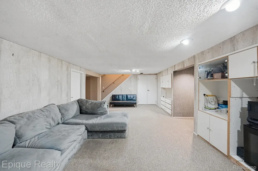 27328 Apple Blossom Lane Southfield City MI 48034