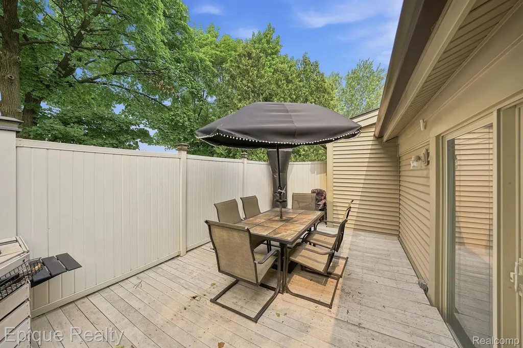27328 Apple Blossom Lane Southfield City MI 48034