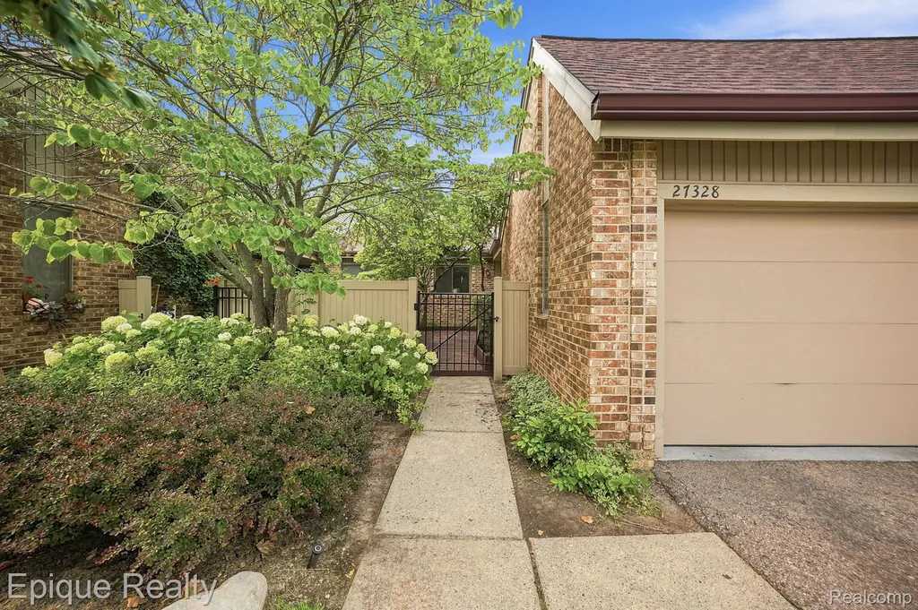 27328 Apple Blossom Lane Southfield City MI 48034