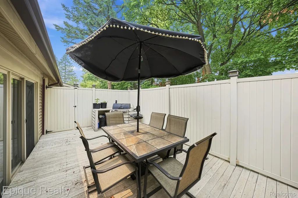 27328 Apple Blossom Lane Southfield City MI 48034