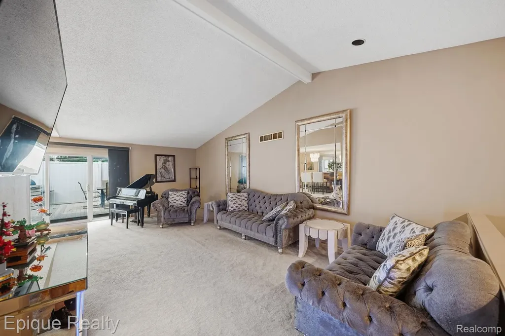 27328 Apple Blossom Lane Southfield City MI 48034