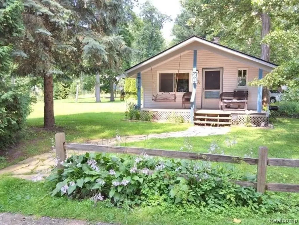 2040 Golf Course Road Clay Township MI 48028