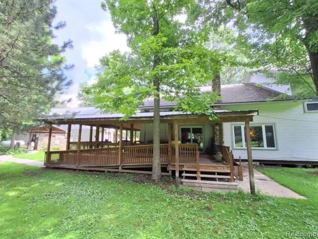 2040 Golf Course Road Clay Township MI 48028