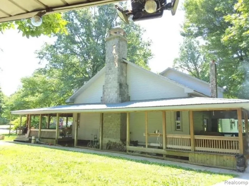 2040 Golf Course Road Clay Township MI 48028