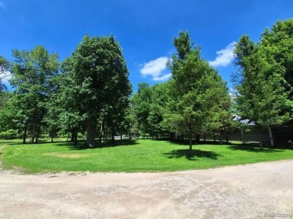 2040 Golf Course Road Clay Township MI 48028
