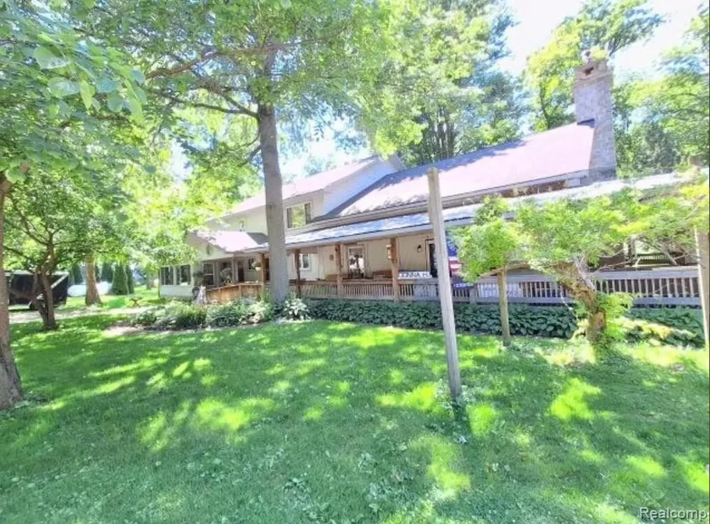 2040 Golf Course Road Clay Township MI 48028