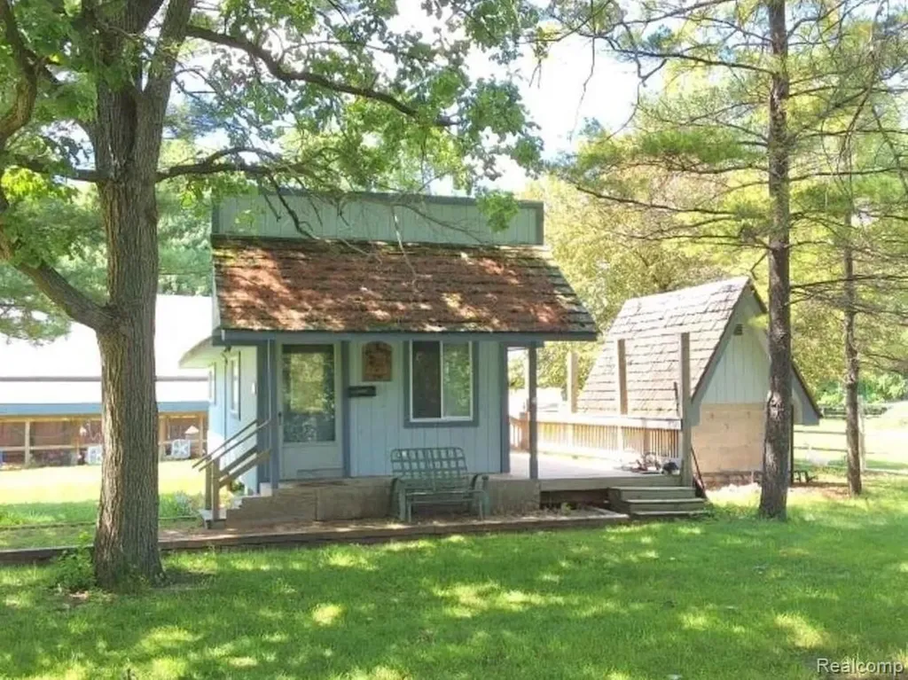 2040 Golf Course Road Clay Township MI 48028