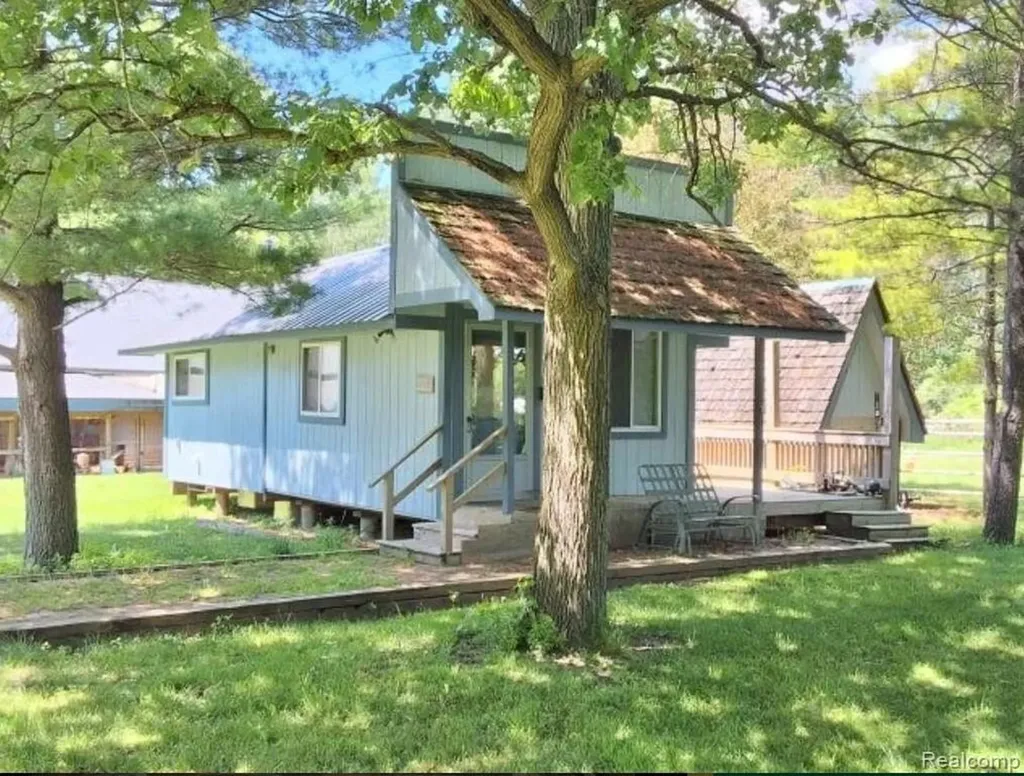 2040 Golf Course Road Clay Township MI 48028